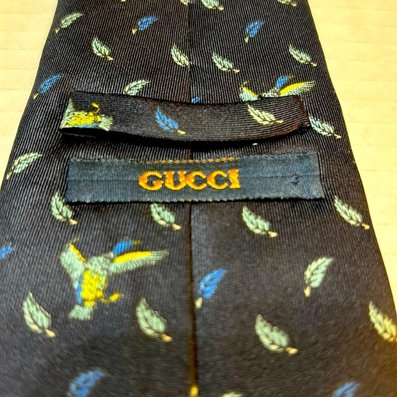 Vintage Gucci, silk necktie, ducks feathers, blue tan gray Italy - Picture 3 of 6